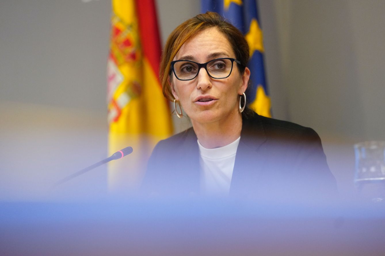 La ministra de Sanidad, Mónica García. (EFE/Borja Sánchez Trillo)