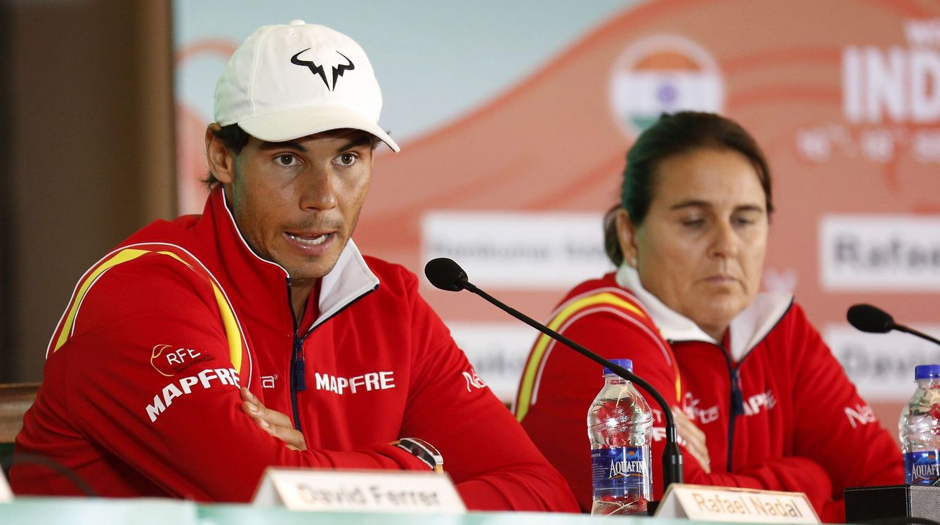 Rafa Nadal junto a Conchita Martínez, la capitana del equipo español. (EFE)
