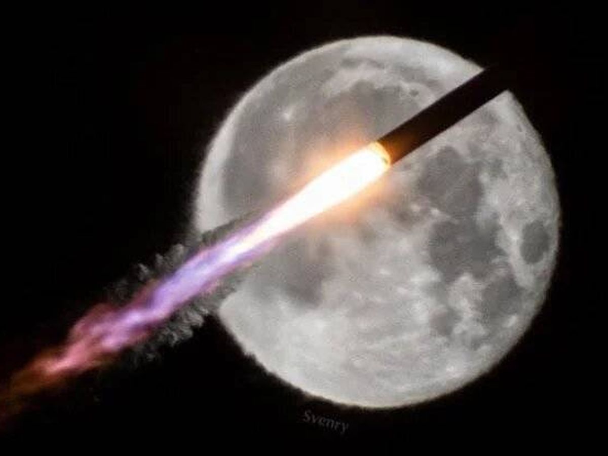 Foto: El cohete atravesando la luna. Foto: Steve Rice