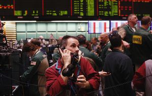 Wall Street frena el 'rally' en plena efervescencia electoral en EEUU