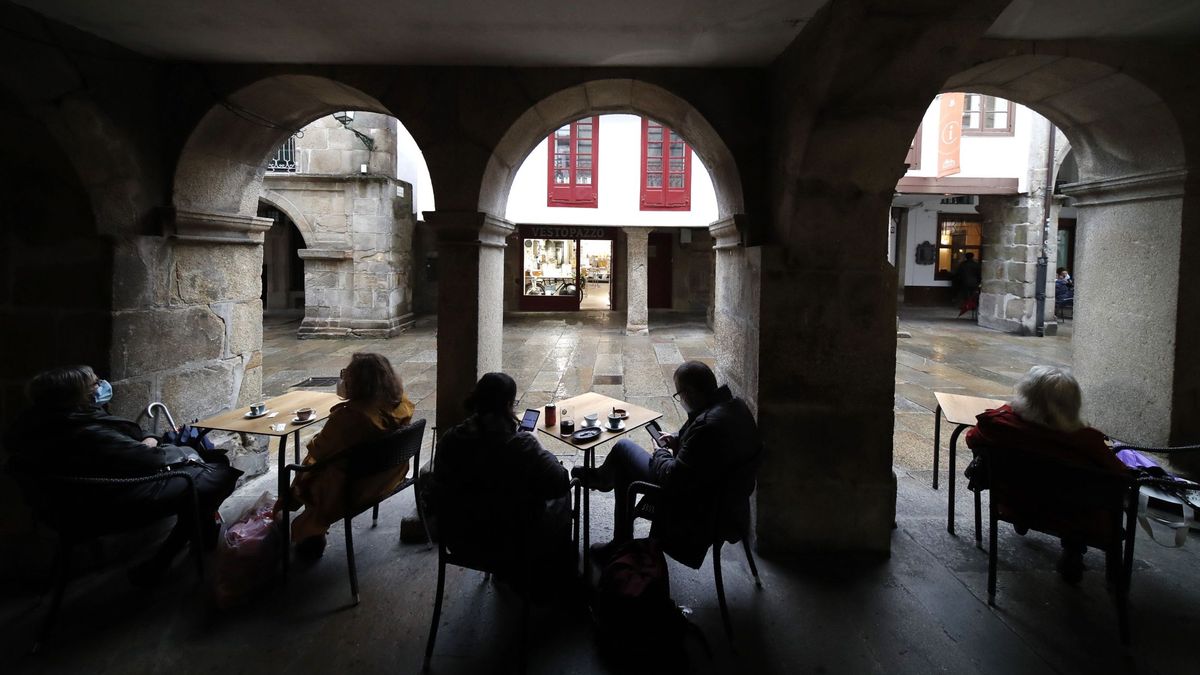 Galicia reduce el límite de personas en la hostelería: grupos de ocho personas como máximo