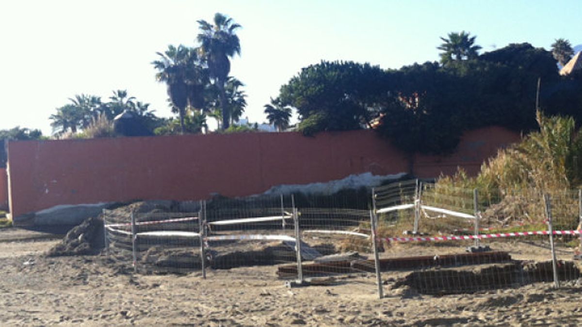 Bronca a pie de playa entre Antonio Banderas y la alcaldesa de Marbella por el derribo de La Gaviota