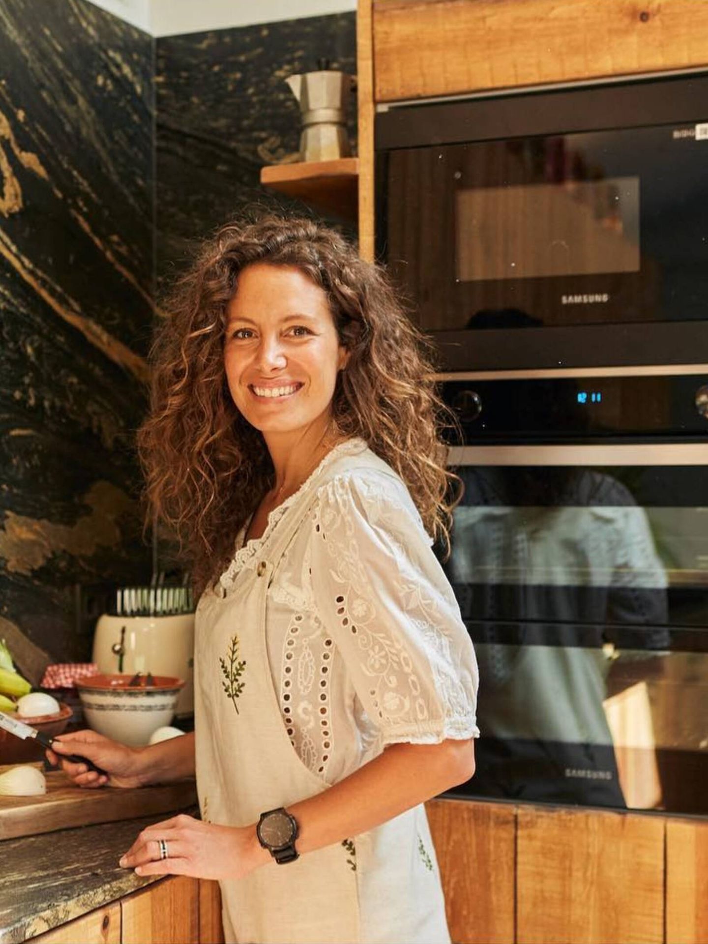  La presentadora Laura Madrueño, en su cocina. (Instagram/@laura_madrueno)