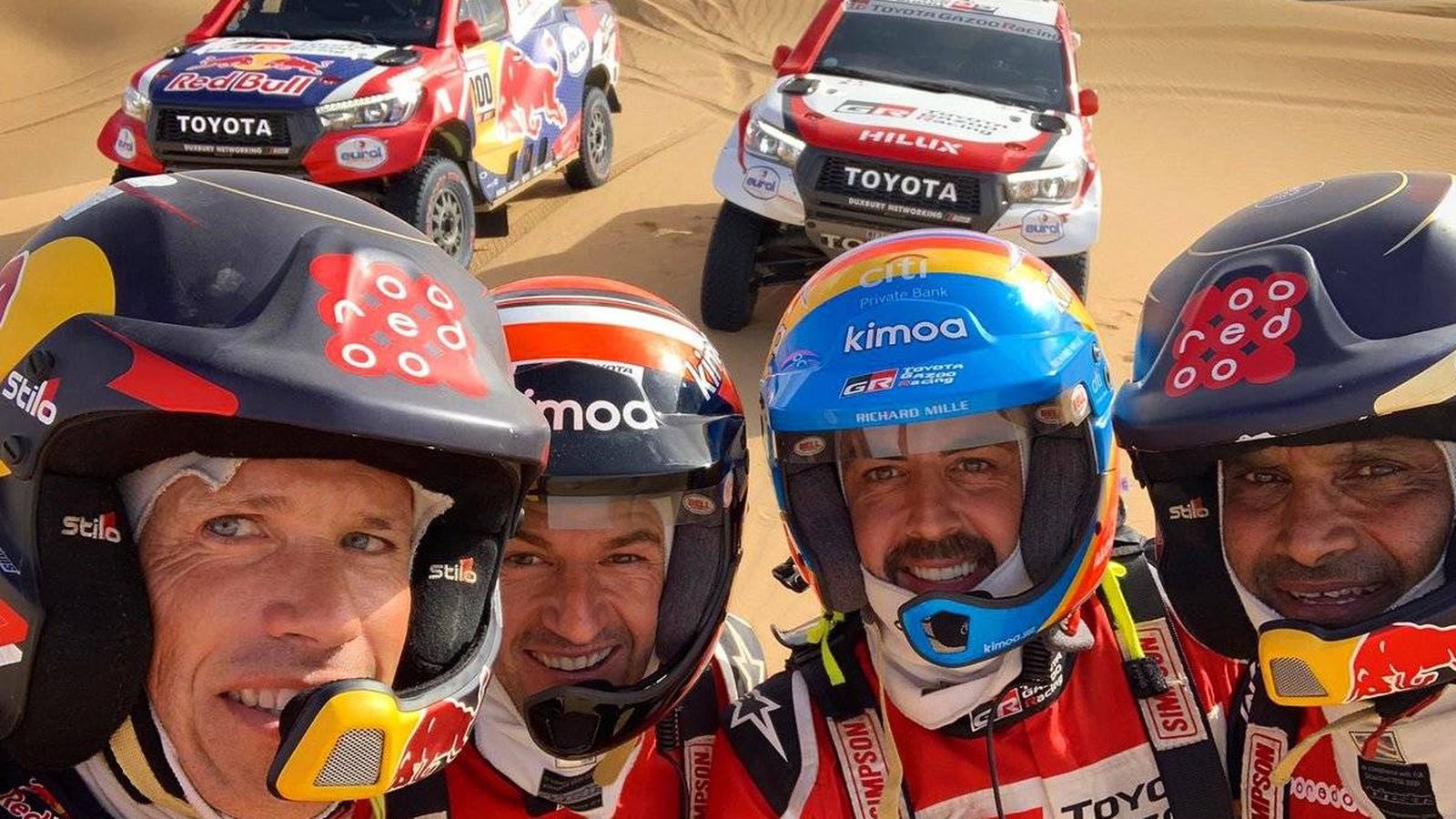 Foto: Fernando Alonso, con Marc Coma, Nasser Al Attiyah y su copiloto Matthieu Baumel