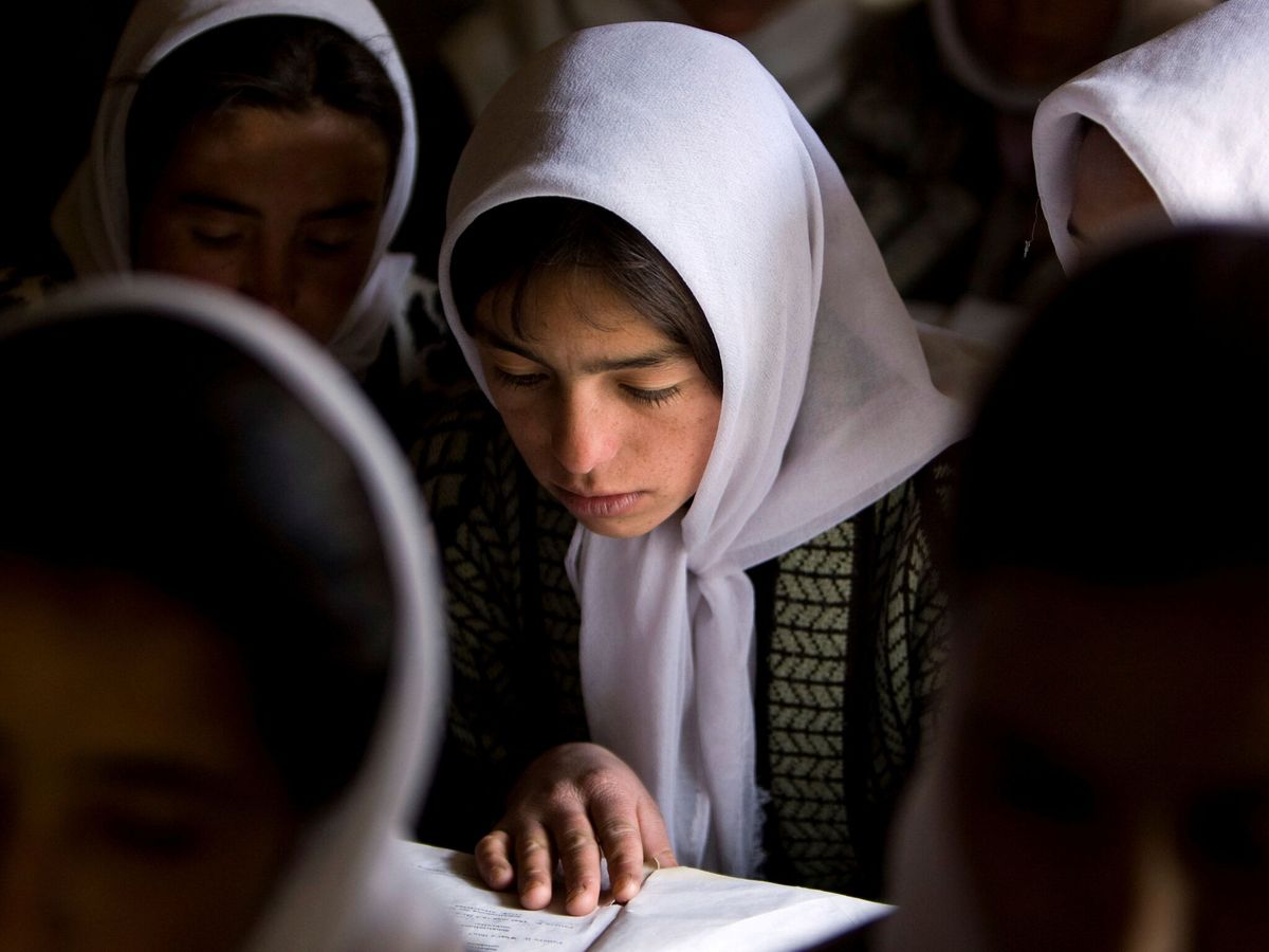 Foto: Una niña en una escuela de Afganistán (Reuters)