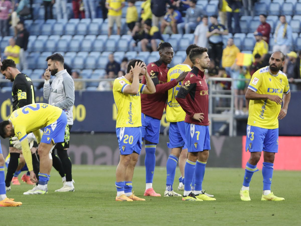 Foto: El Cádiz no paso del empate ante Las Palmas. (EFE/Román Ríos)