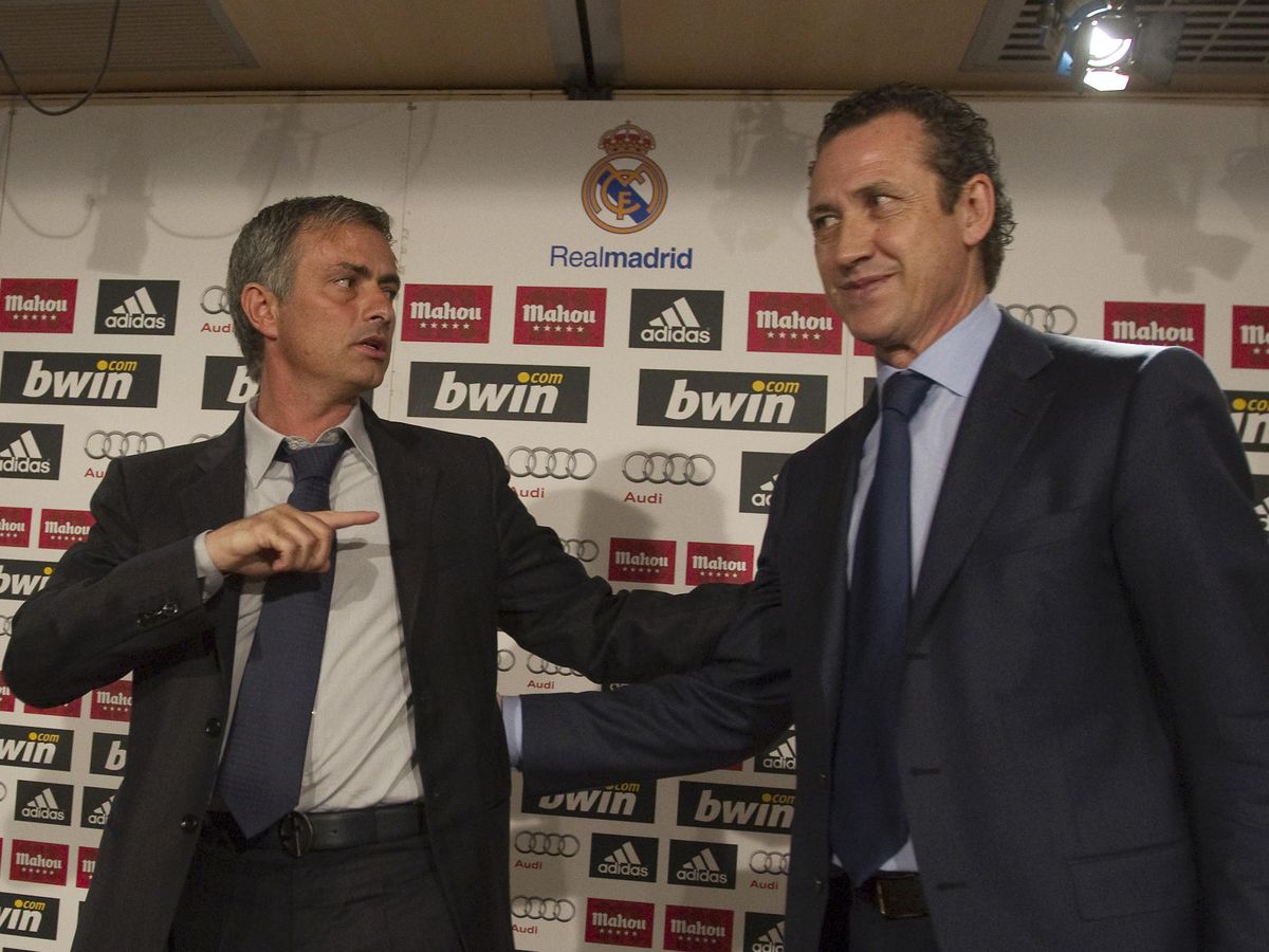 Foto: Mourinho fue presentado por Valdano cuando fichó como entrenador del Real Madrid. (EFE)