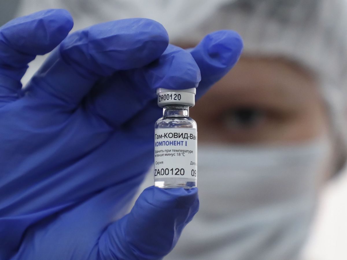Foto: La primera vacuna contra el coronavirus que elaboró Rusia, la Sputnik V. (EFE)