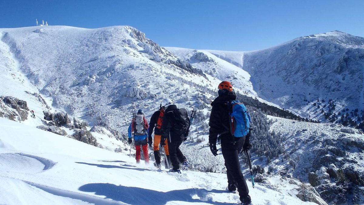 Raquetas, alpinismo e iglús en Madrid: actividades de nieve en la sierra