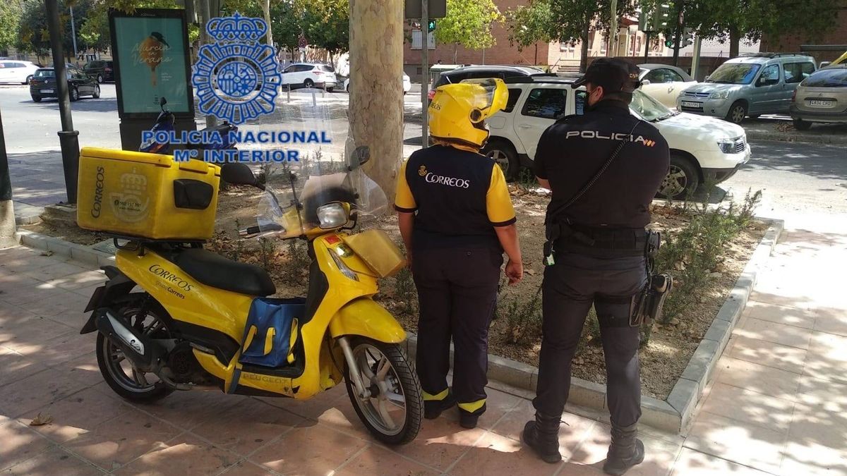 Un joven viaja de Jaén a Murcia para robar a un repartidor un paquete que él mismo envió 
