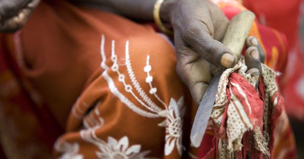 Foto: Unicef reporta que al menos 200 millones de mujeres sufrieron mutilaciÓn genital