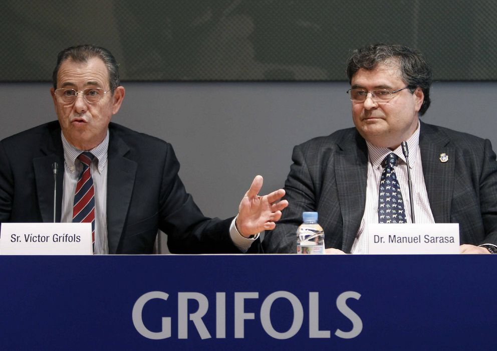Foto: El presidente y consejero delegado de Grifols, Víctor Grifols, y el neurobiólogo Manuel Sarasa, fundador y consejero delegado de Araclon