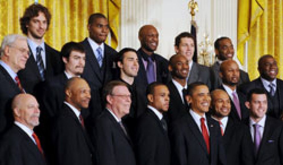 Foto: Obama homenajea a los Lakers y agradece a Gasol sus donaciones para Haití