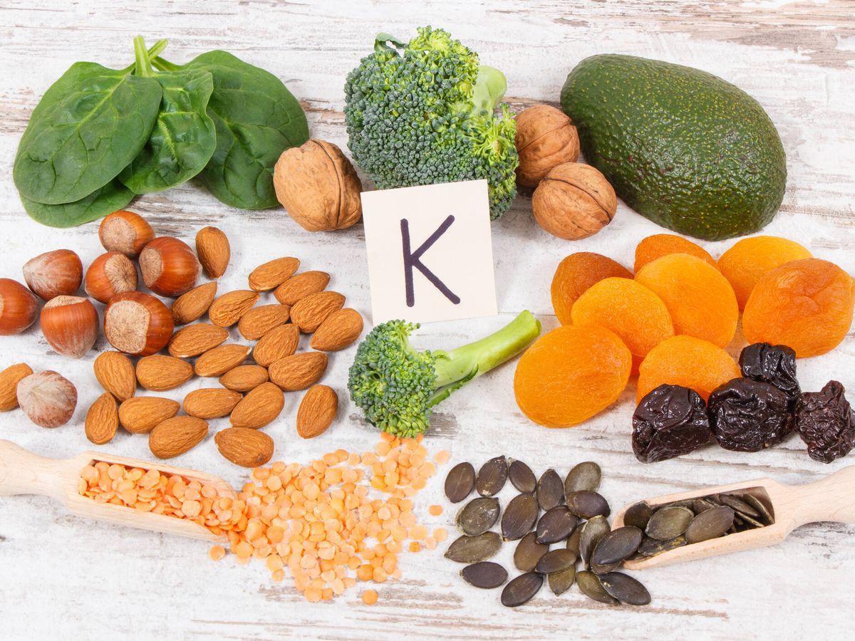 Foto: La vitamina K es fundamental en el proceso de coagulación de la sangre. (iStock)