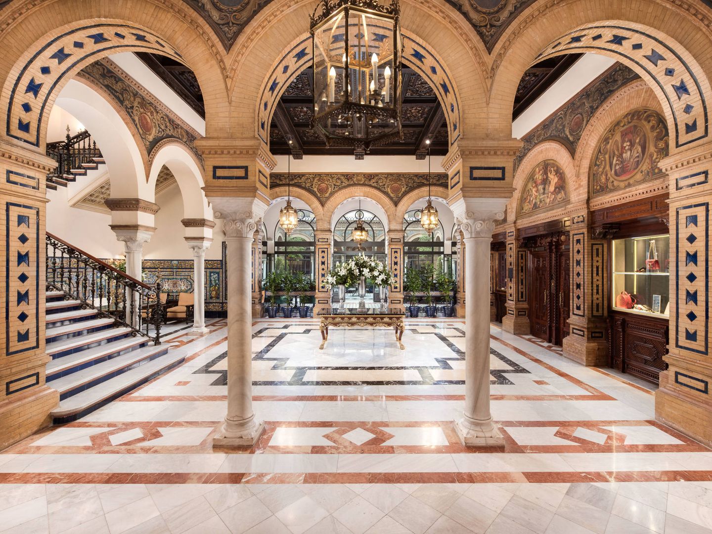 Los emblemáticos arcos del hotel Alfonso XIII. (DR)