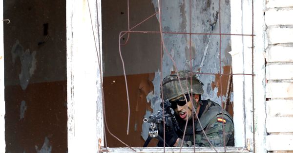 Foto: Un soldado español participa en los ejercicios de la OTAN en Skrunda, Letonia. (Reuters) 