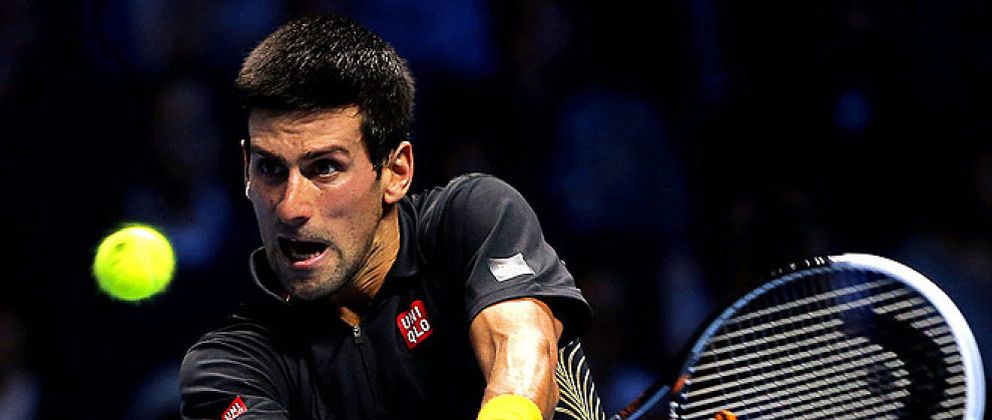 Foto: Londres no es París: Novak Djokovic no falla y barre de la pista a Tsonga