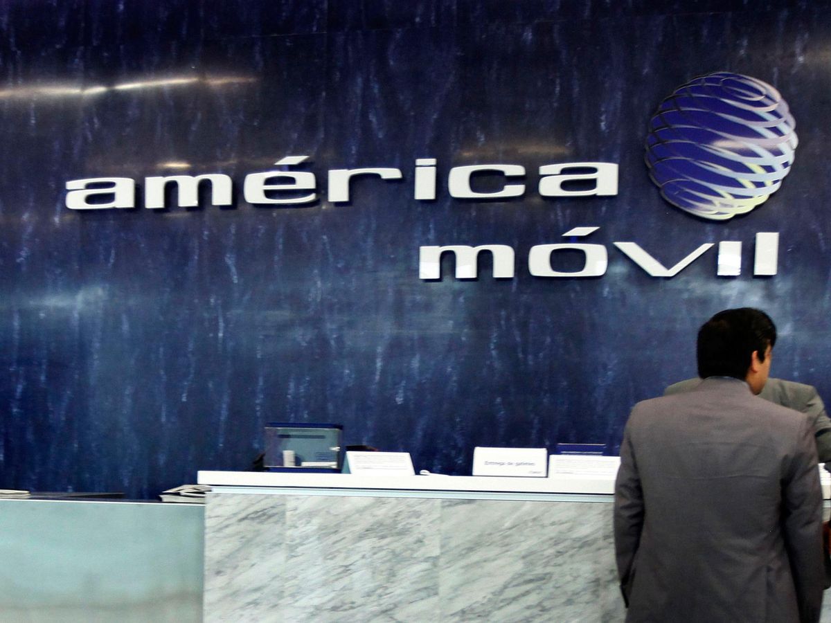 Foto: Logo de América Móvil en las oficias de México. (Reuters/Edgard Garrido)