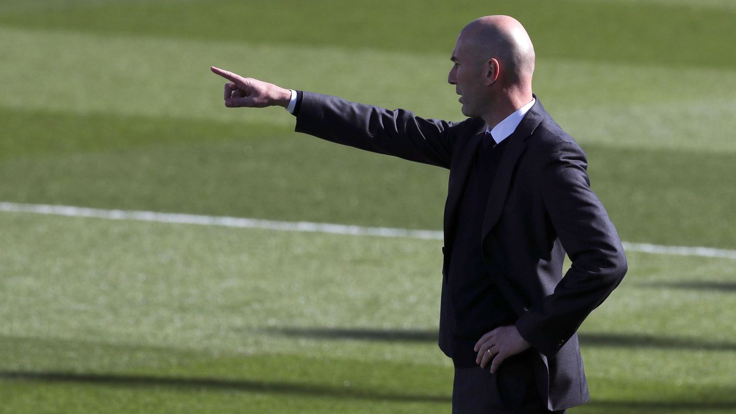 Zinédine Zidane, siempre opta por el traje. (EFE) 