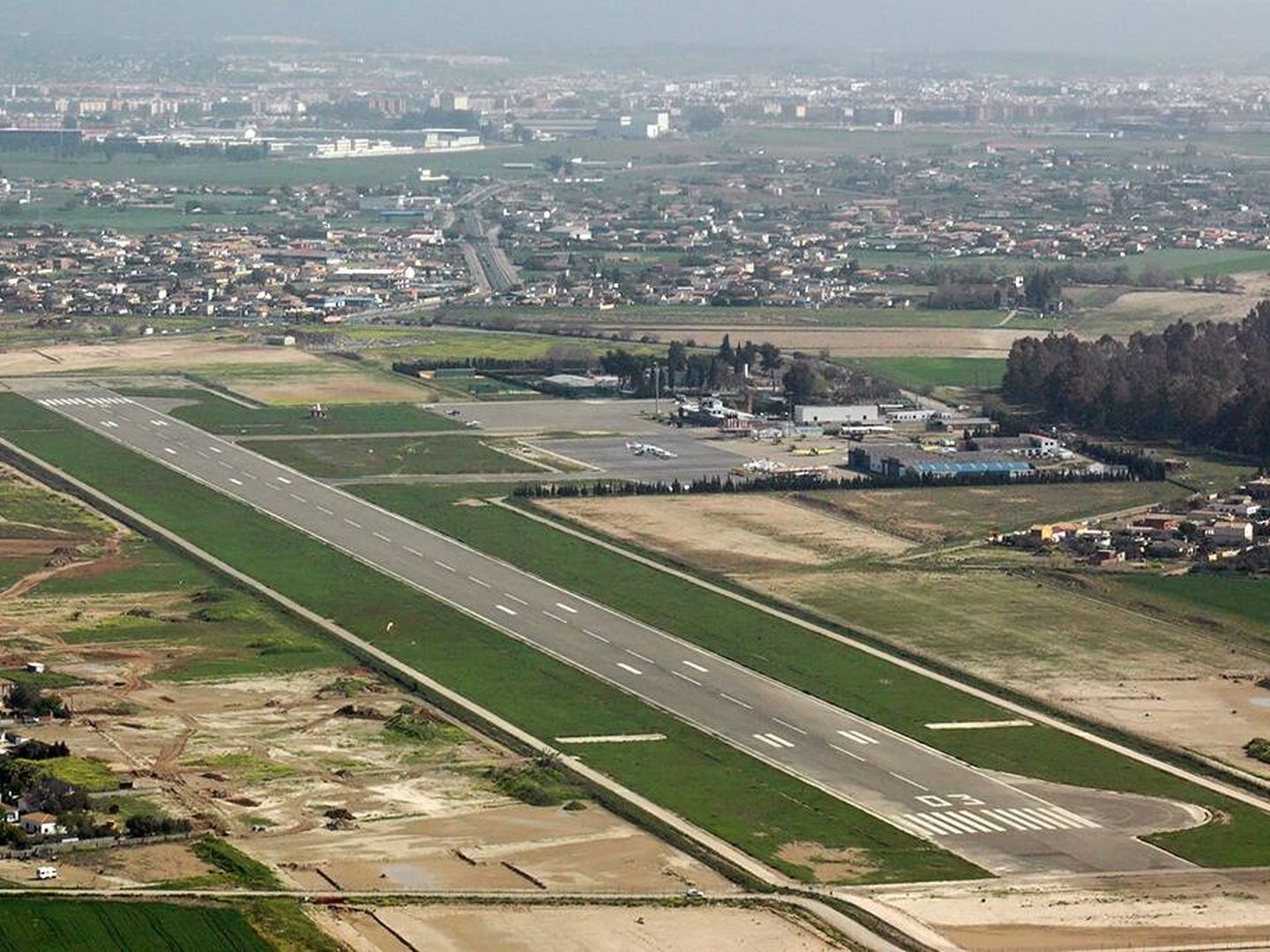 Pista del aeropuerto de Córdoba. (Wikipedia)