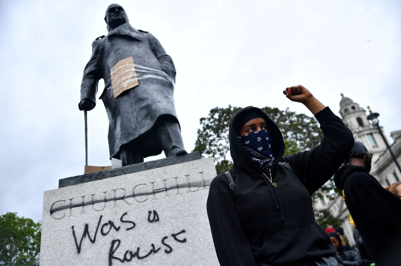 Un manifestante en las protestas antirracistas de Londres (Reuters)
