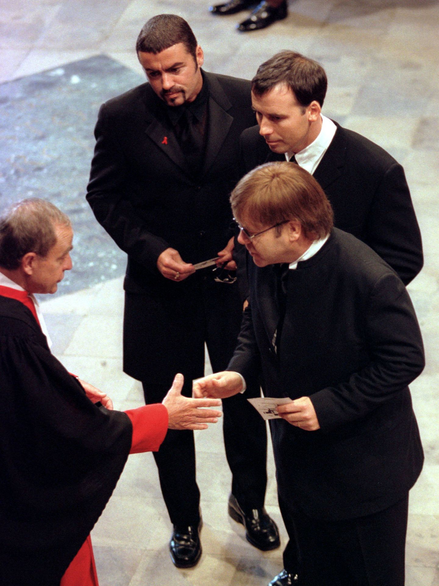 George Michael y Elton John, en el funeral de Lady Di. (Reuters/Paul Hackett)