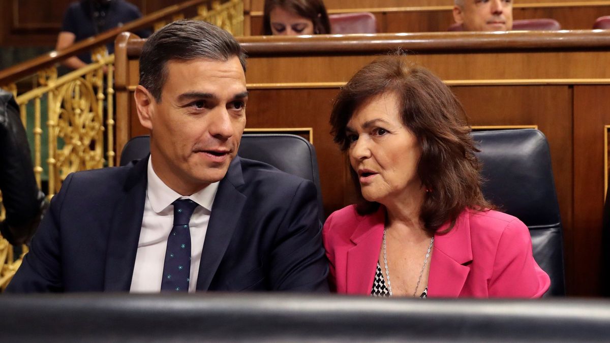 El atasco parlamentario imposibilita a Sánchez sacar a Franco este año