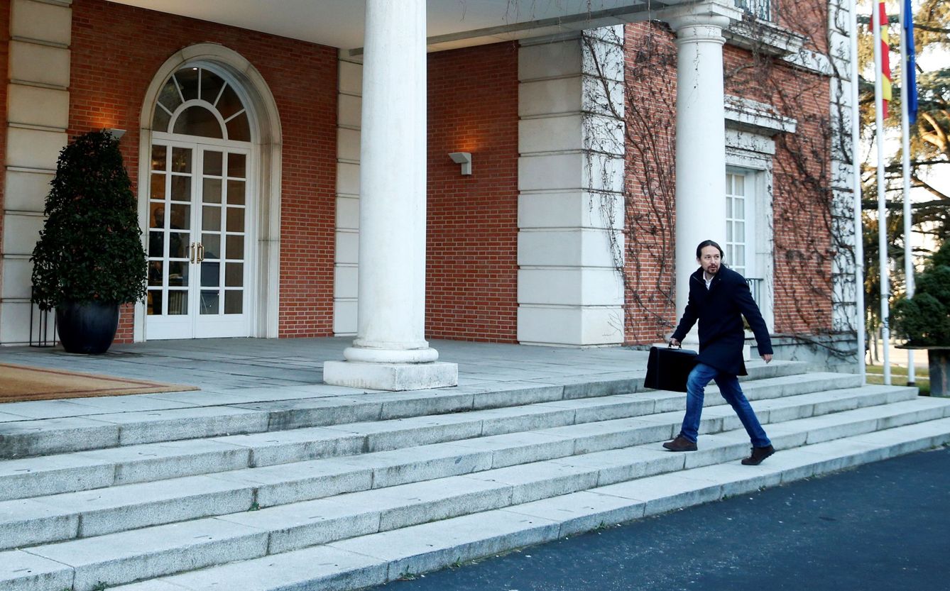Pablo Iglesias llega al Palacio de la Moncloa para asistir al primer Consejo de Ministros. (EFE)