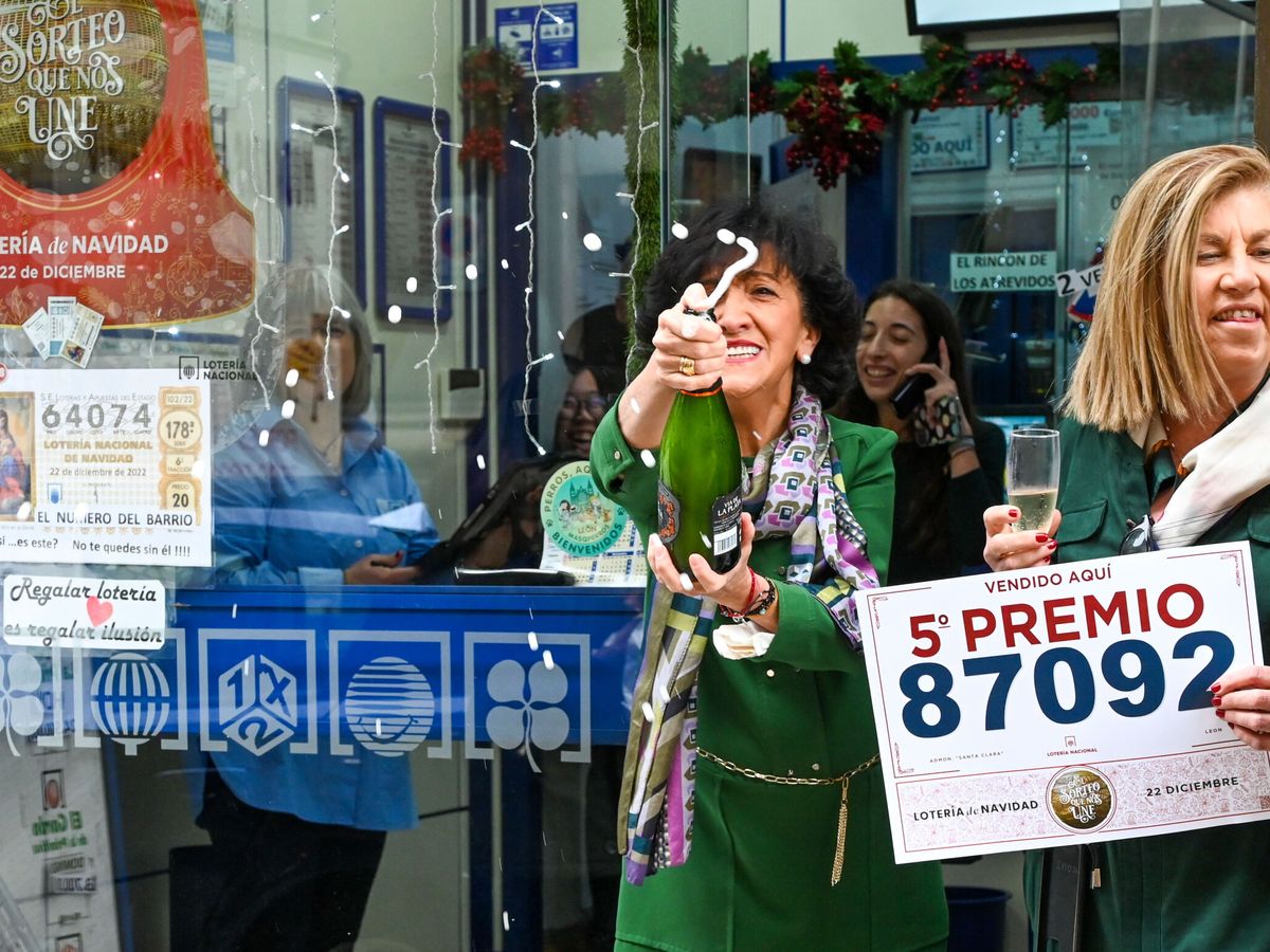 Foto: Estos son los premios de la Lotería de Navidad en los que Hacienda no se queda nada. (EFE / J.Casares)