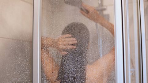 La rutina diaria en la ducha que hace que se te caiga más el pelo, según un experto