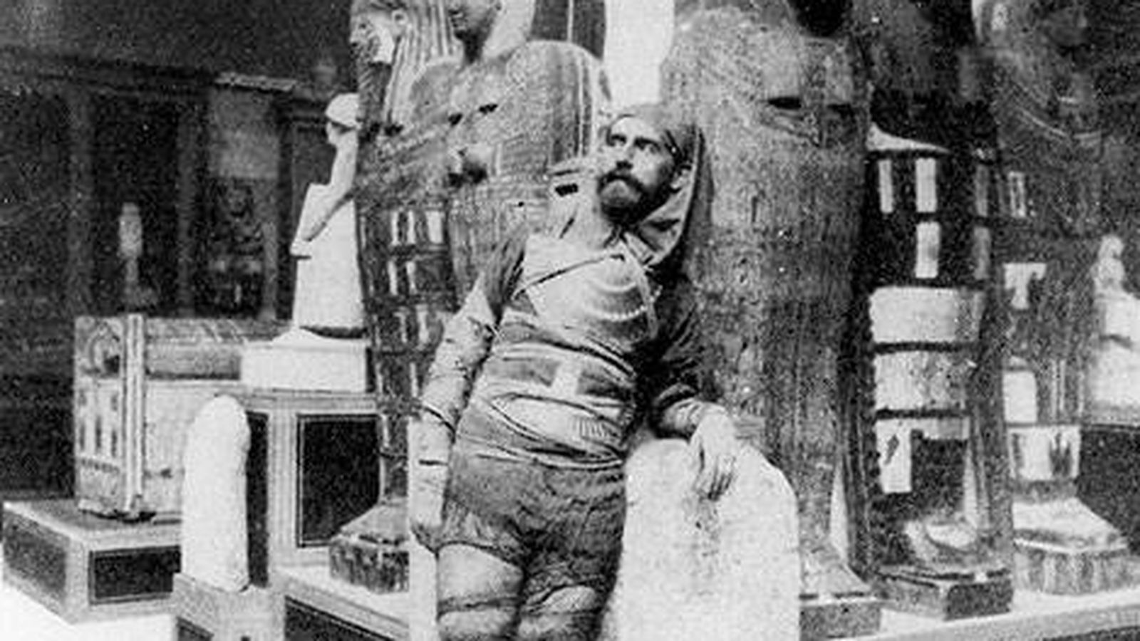 Foto: El arqueólogo Eduard Toda disfrazado de momia
