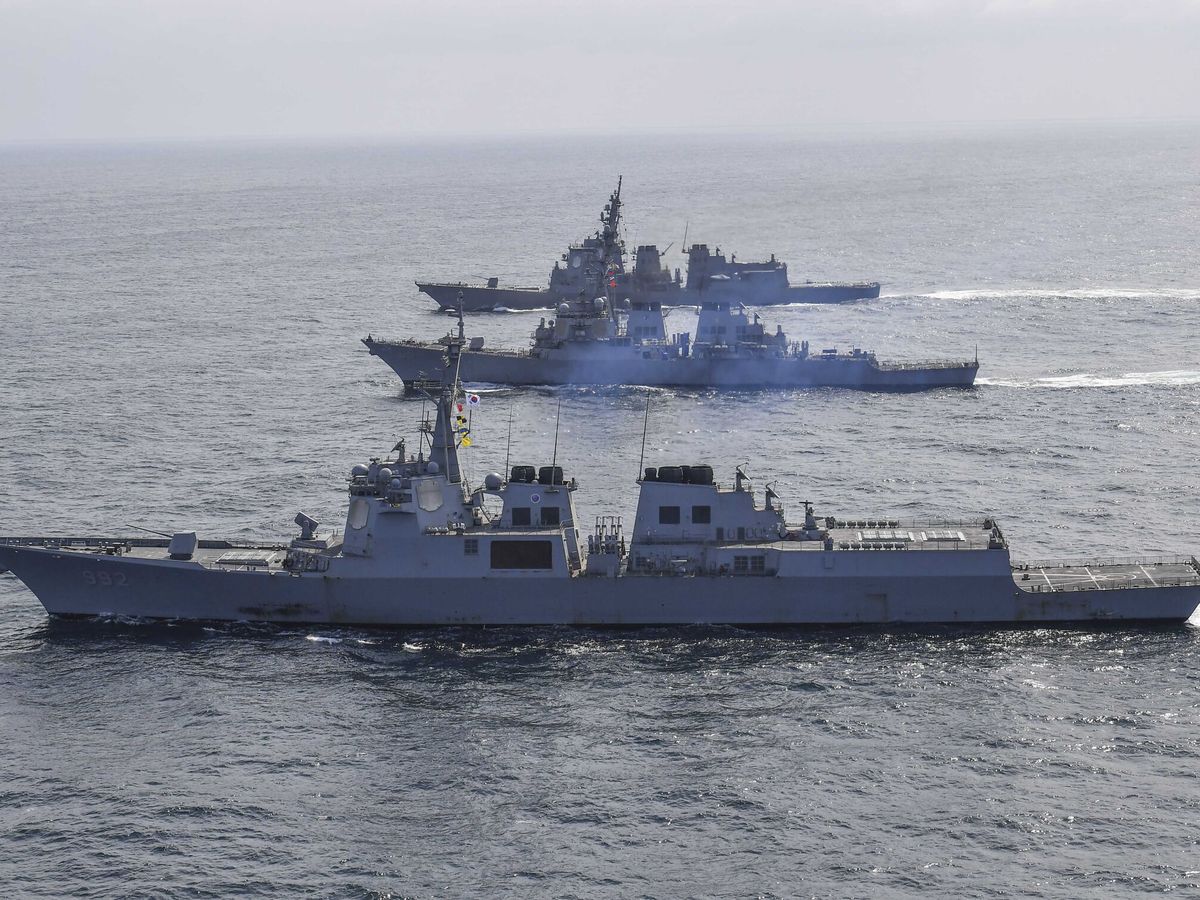 Foto: Ejercicios de defensa antimisiles entre Sorea del Sur, EEUU y Japón.. (EFE / Marina de Corea del Sur)