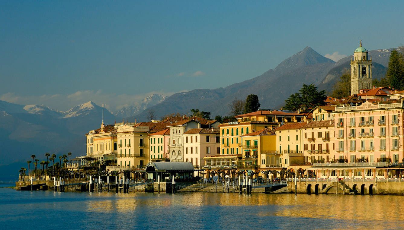 Atardecer en Bellagio, una de las más bellas poblaciones de cuantas flanquean el Lago de Como.