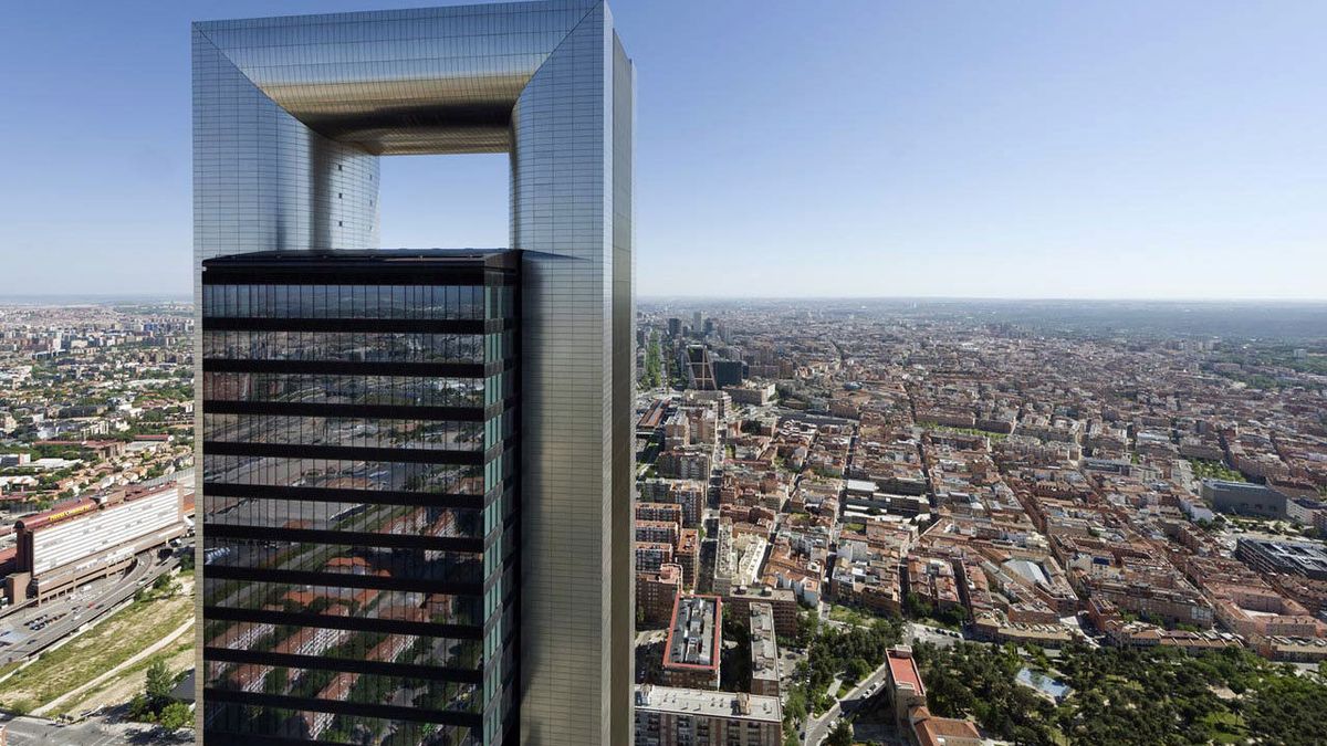 Amancio Ortega será el casero de Amazon en España: le alquila siete pisos en Torre Foster