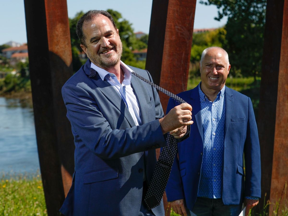 Foto: El líder de los populares vascos, Carlos Iturgaiz, y José Manuel Gil, en un acto de la campaña de 2020. (EFE/Juan Herrero)