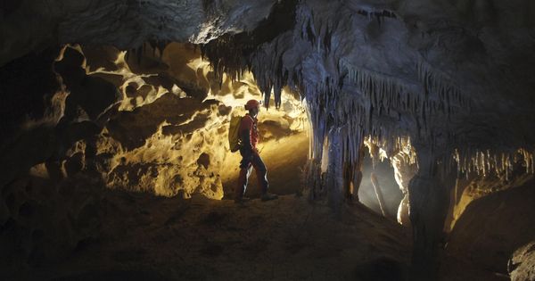 Foto: Foto de archivo del interior de una cueva. (EFE)