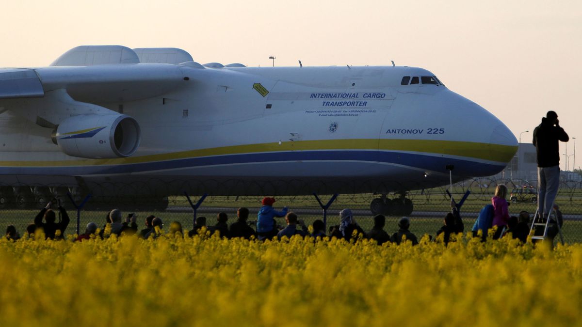 El aterrizaje del Antonov: así es volar en los 'monstruos' más grandes del mundo