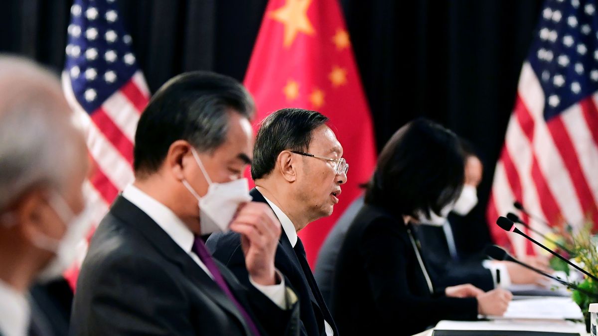 China critica las "acusaciones inaceptables" de EEUU: "No es forma de tratar a invitados" 