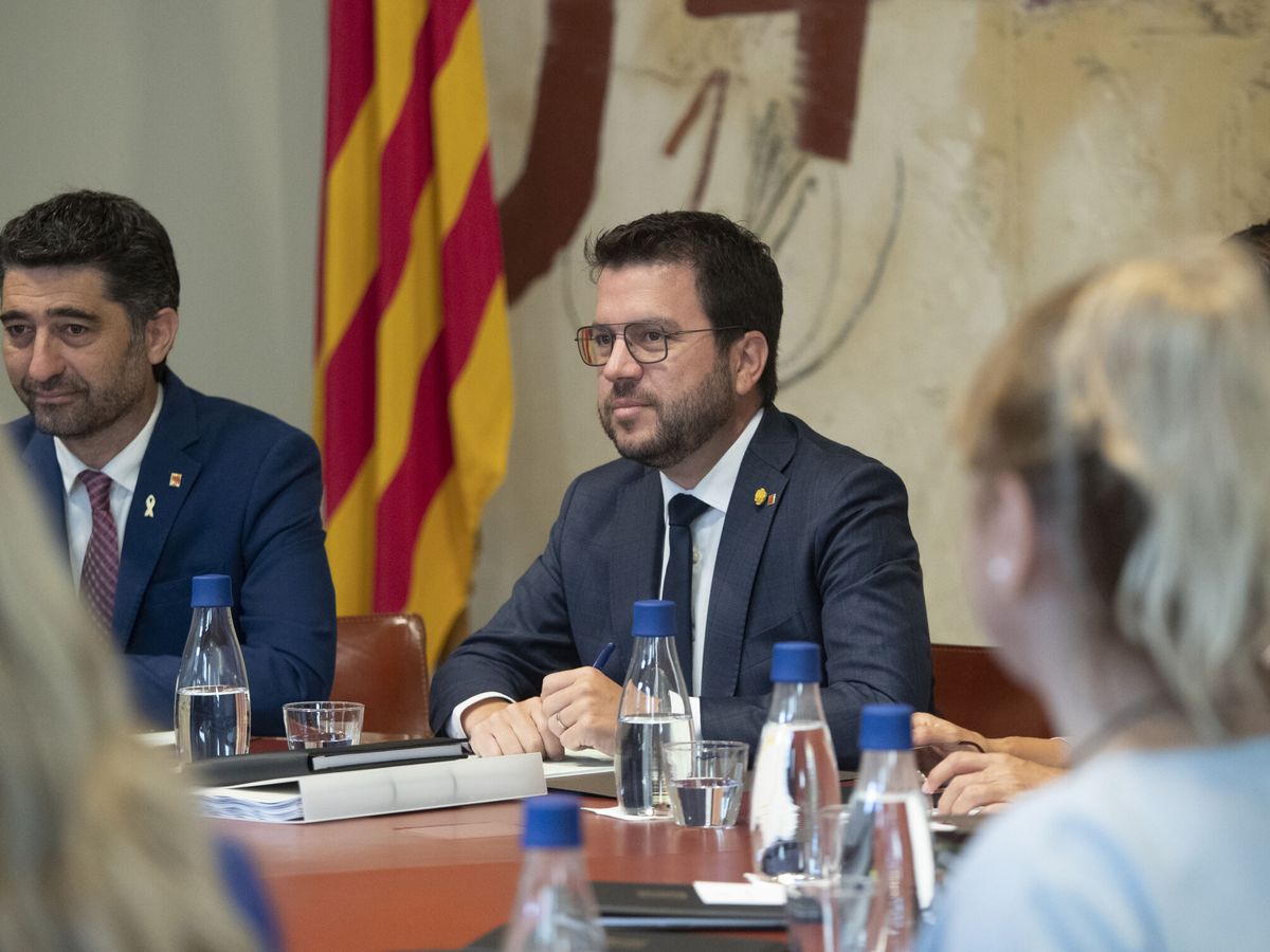 Foto: El presidente de la Generalitat, Pere Aragonès, junto a Jordi Puigneró. (EFE/Marta Pérez)
