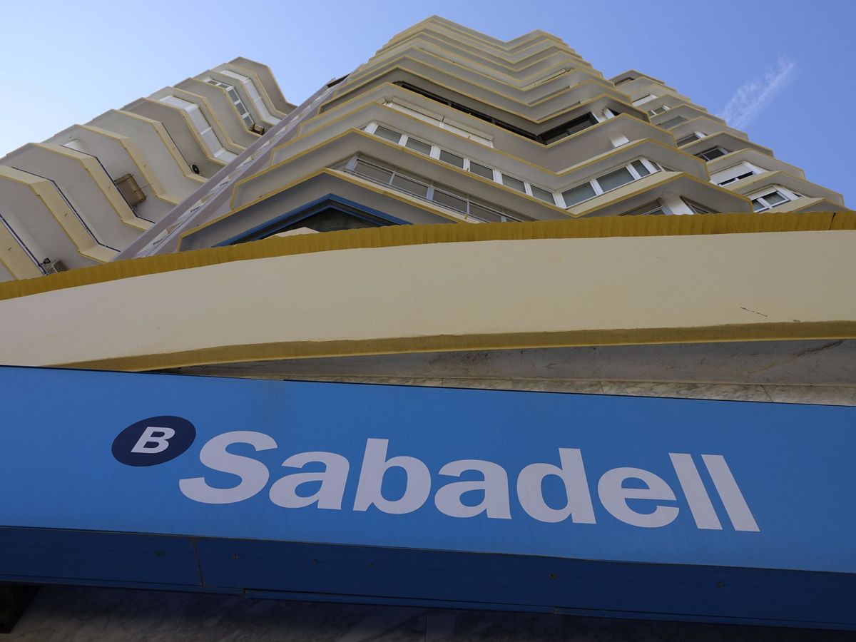 Foto: Una sucursal de Banco Sabadell. (Reuters)