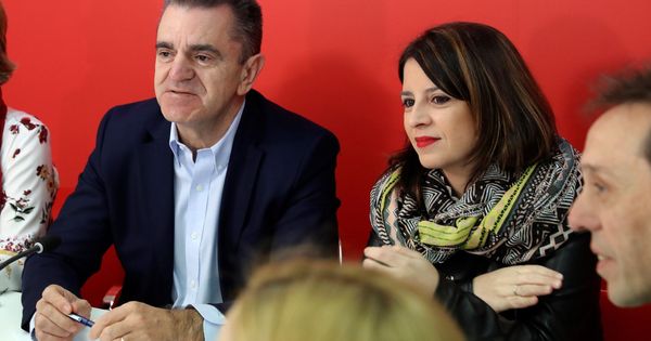 Foto: Adriana Lastra, número dos del PSOE, junto al secretario general de los socialistas madrileños, este 26 de marzo. (EFE)