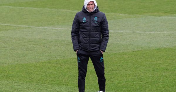Foto: Zinedine Zidane durante un entrenamiento del Madrid en Valdebebas. (EFE)