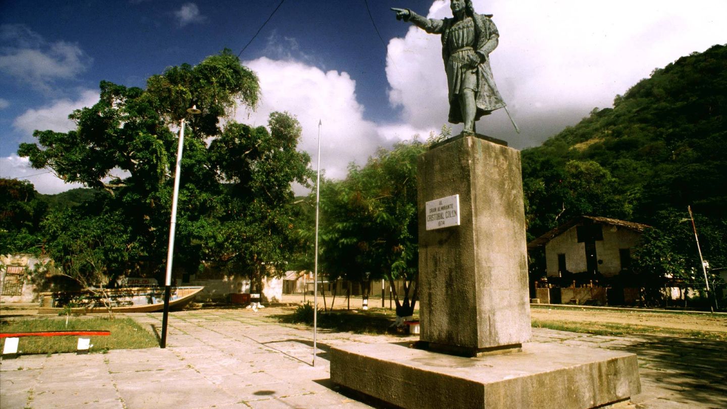 Estatua de Colón en Venezuela. (Reuters)