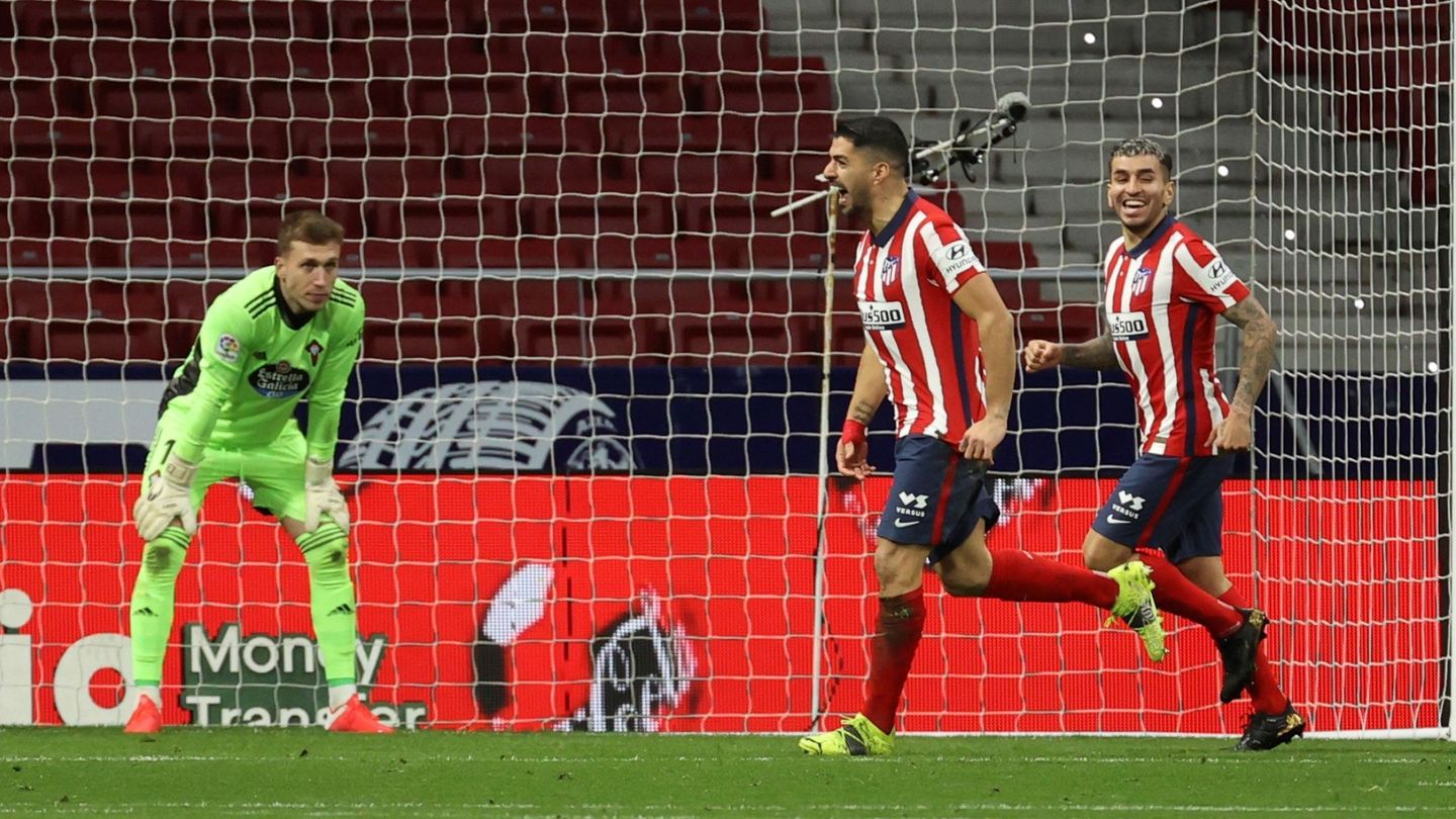 Luis Suárez celebra su segundo gol de la noche. (Efe)