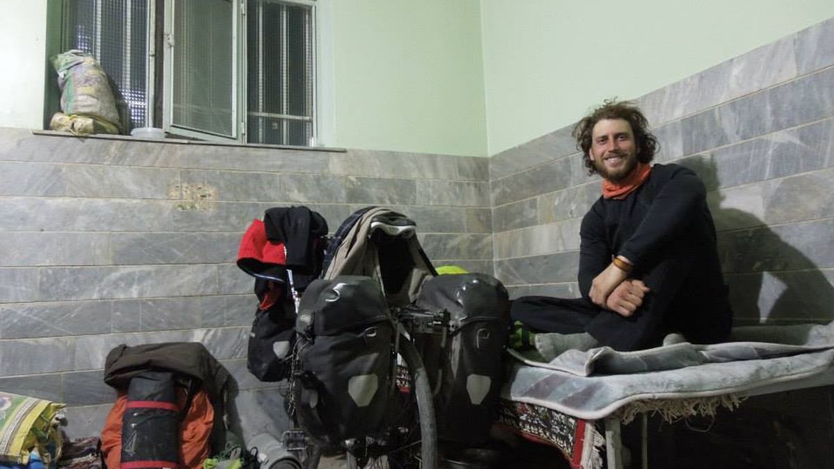 El ciclista español atacado en Pakistán dice que los agentes muertos no le escoltaban 