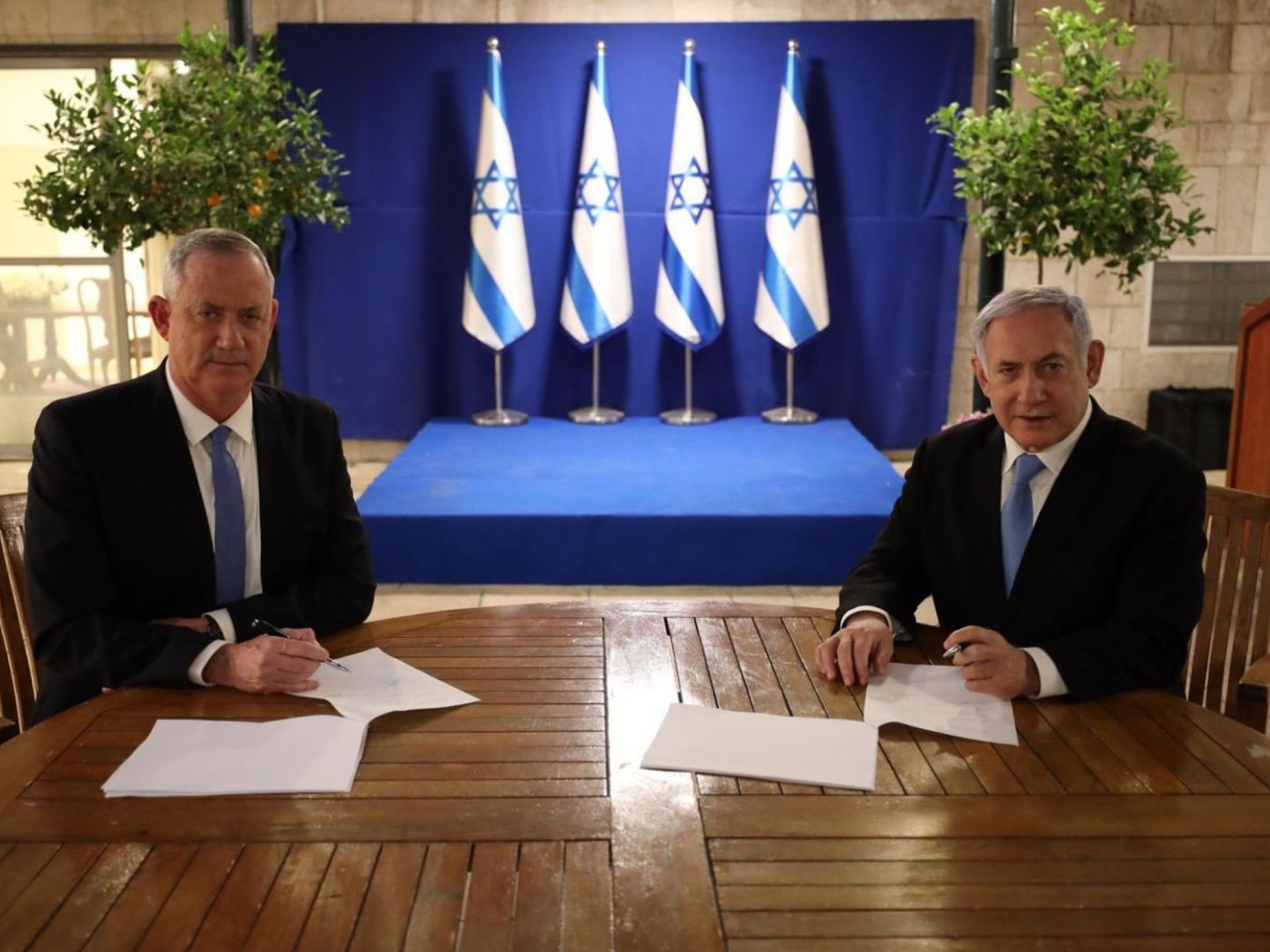El primer ministro israelí, Benjamín Netanyahu (d), y el centrista Beny Gantz (i). (EFE) 