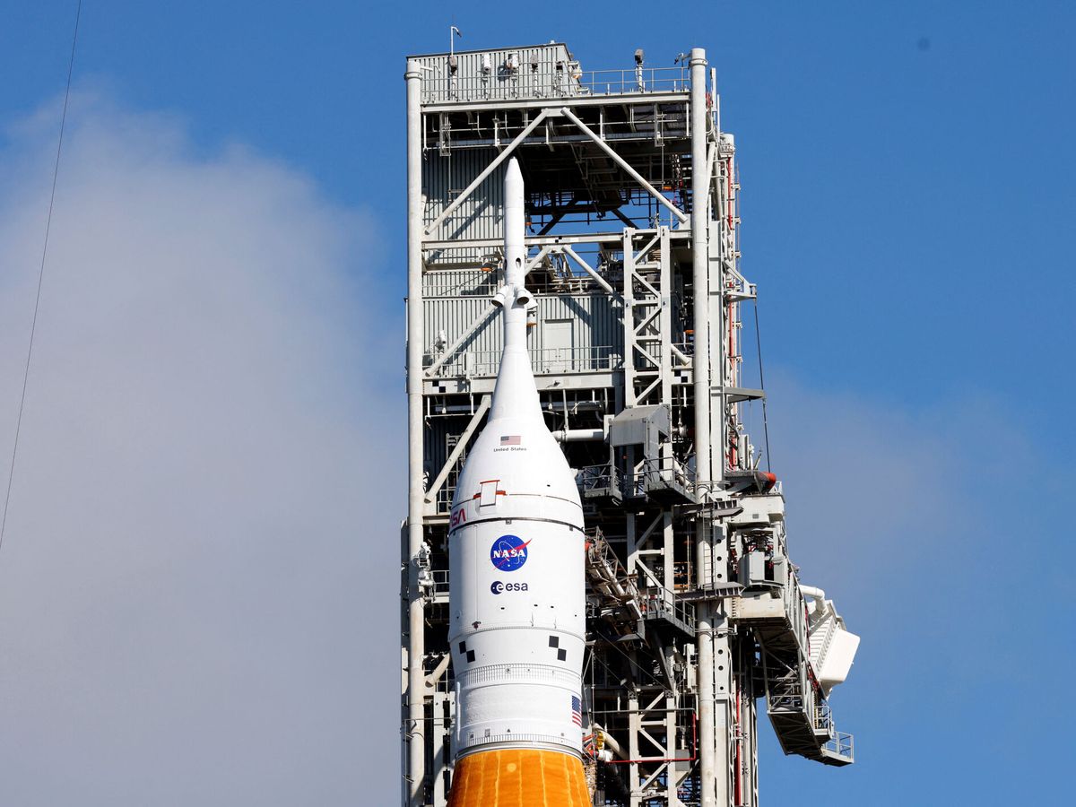 Foto: El sistema SLS y el cohete Orion antes de su lanzamiento. (Reuters/Joe Skipper)