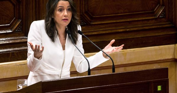 Foto: La líder de Ciudadanos, Inés Arrimadas durante su discurso en la primera sesión del debate de investidura de Quim Torra. (EFE)