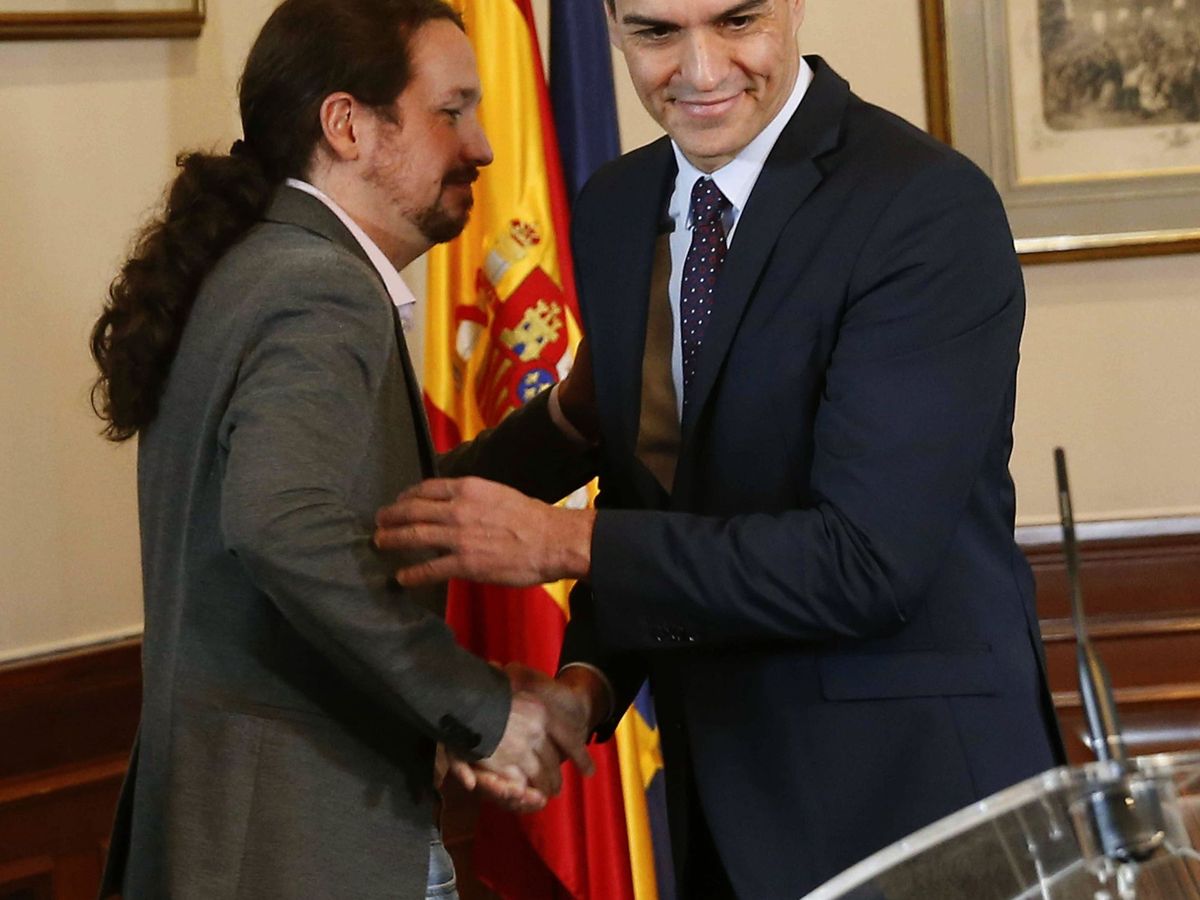 Foto: Pedro Sánchez y Pablo Iglesias firman un principio de acuerdo para formar Gobierno. (EFE)