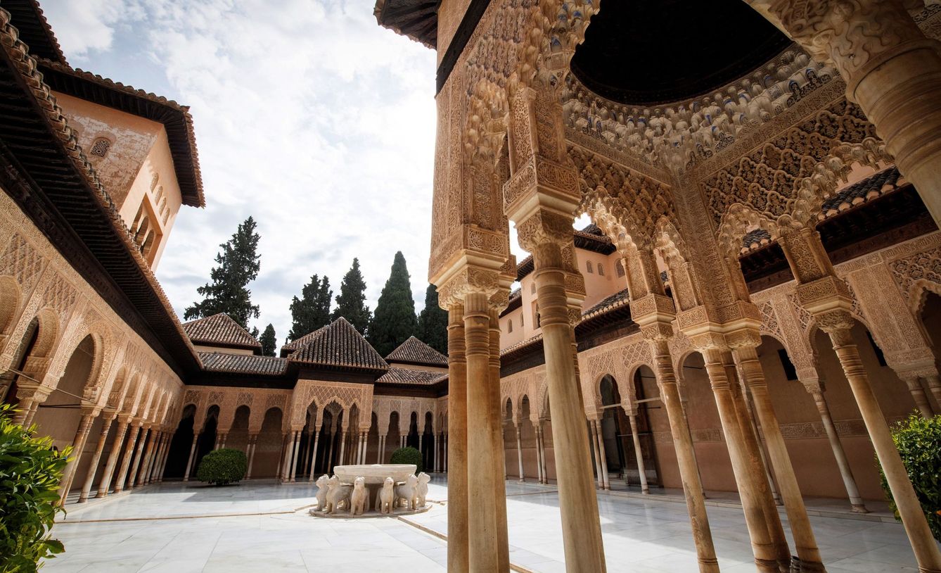 Vista del Patio de los Leones de la Alhambra. (EFE/Miguel Ángel Molina)